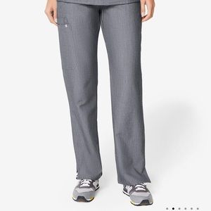 Figs Kade scrub bottoms in Graphite